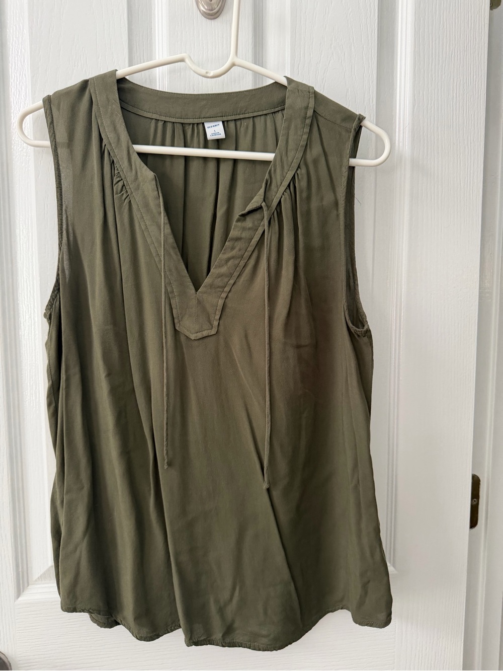 Old Navy V-Neck Women's Tank Top